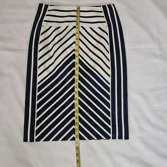 J.Crew Women's Navy Blue/White Chevron Stripe Pattern Pencil Skirt Size 00 - Picture 8 of 13